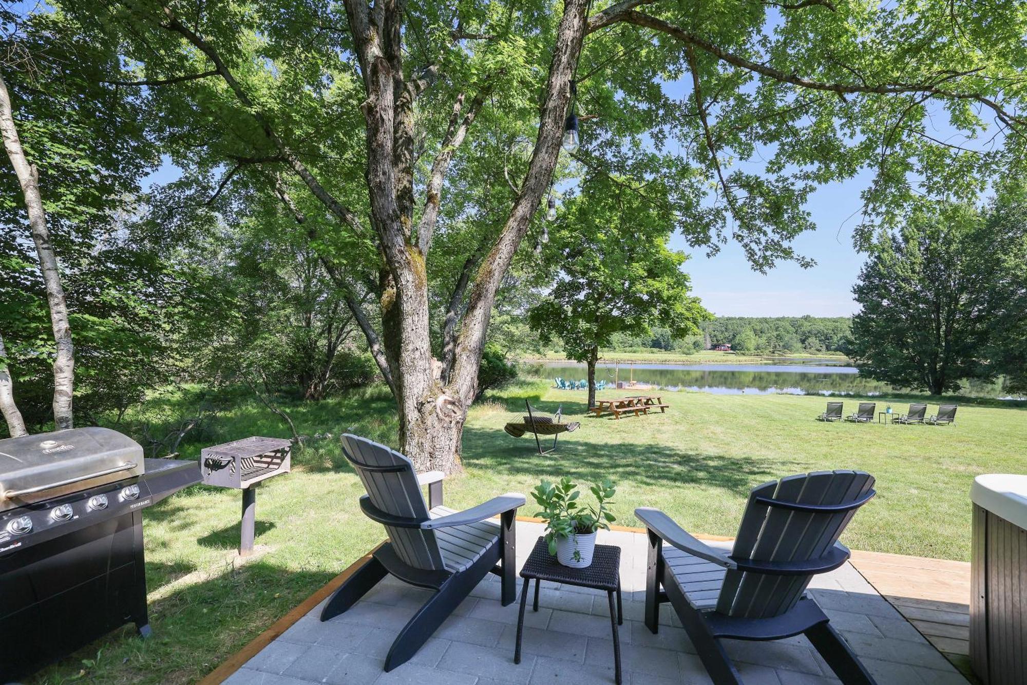 Poconos Brand New Lakefront Oasis 1 Acre, Hottub Gameroom Firepits Talk About Privacy Albrightsville المظهر الخارجي الصورة