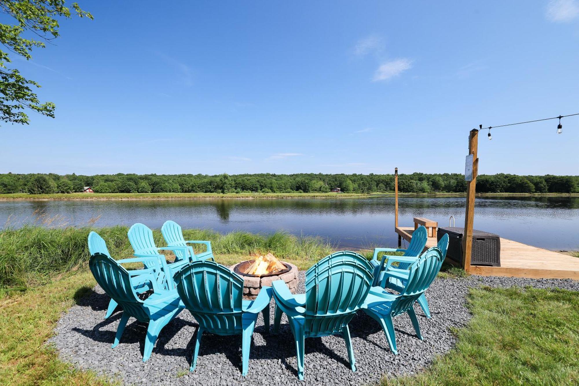 Poconos Brand New Lakefront Oasis 1 Acre, Hottub Gameroom Firepits Talk About Privacy Albrightsville المظهر الخارجي الصورة