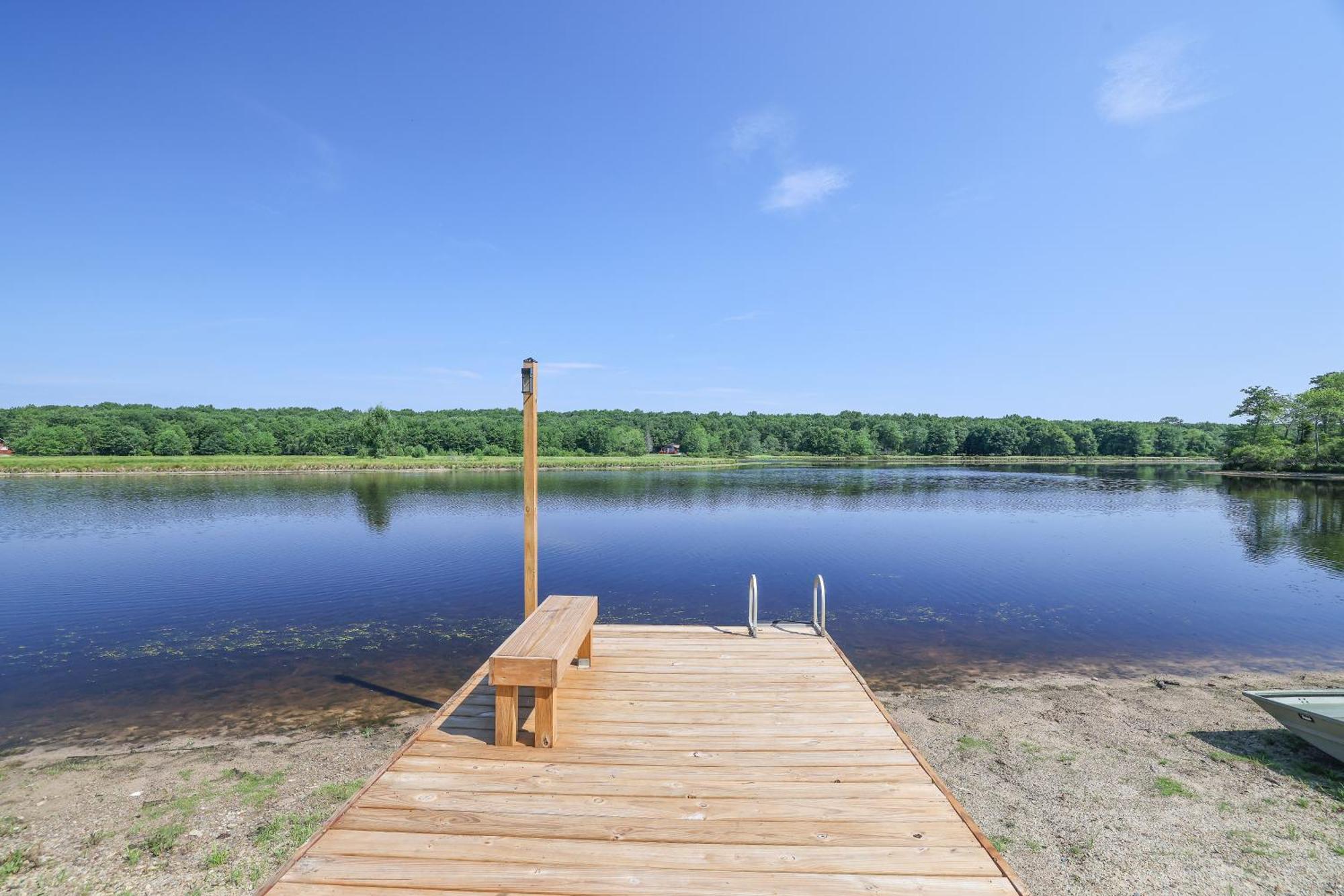 Poconos Brand New Lakefront Oasis 1 Acre, Hottub Gameroom Firepits Talk About Privacy Albrightsville المظهر الخارجي الصورة